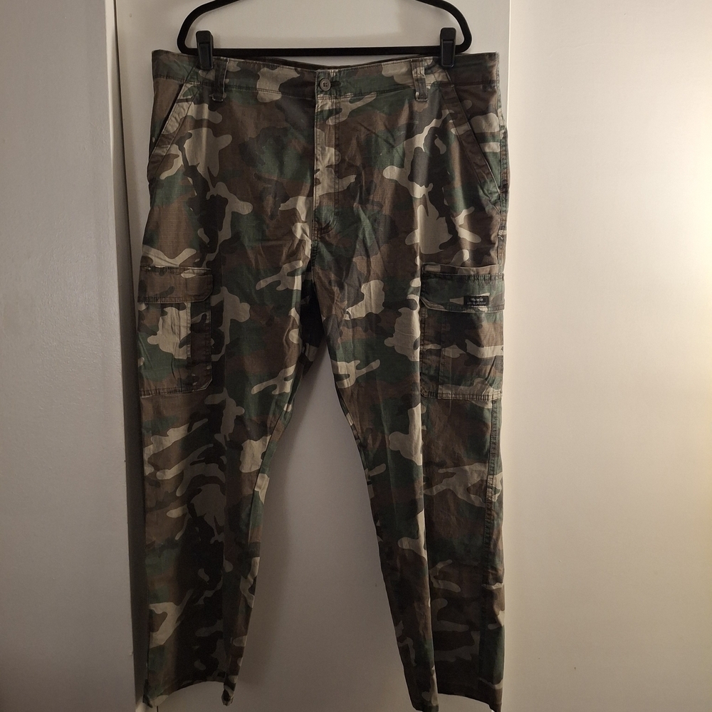 Wrangler Men's Green Camouflage Cargo Pants
